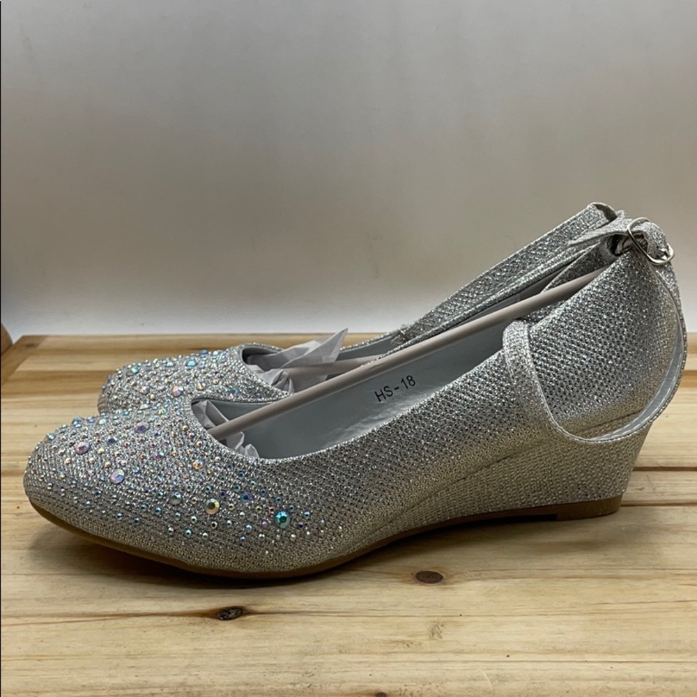Silver Top Moda Wedges Size 8.5 NWOT